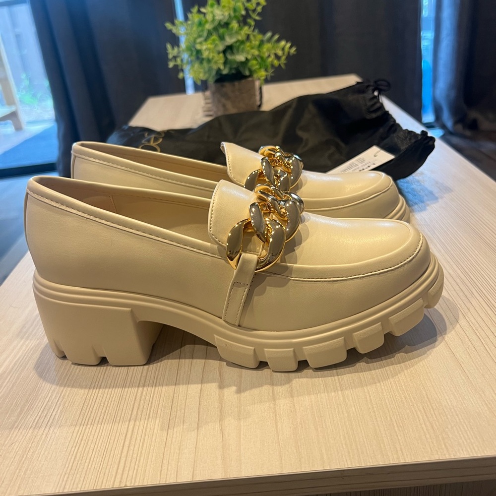 NWT Size 8.5 Birch Heeled Lug Sole Loafer